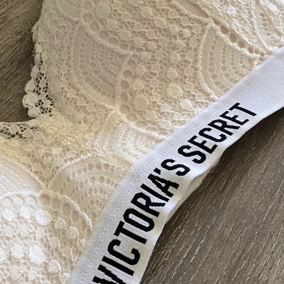 Victoria’s Secret lined wired bra - Picture 3 of 4